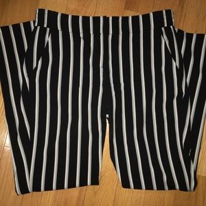 New York & Company Crepe Slim Leg Striped Soft Pants Size 4